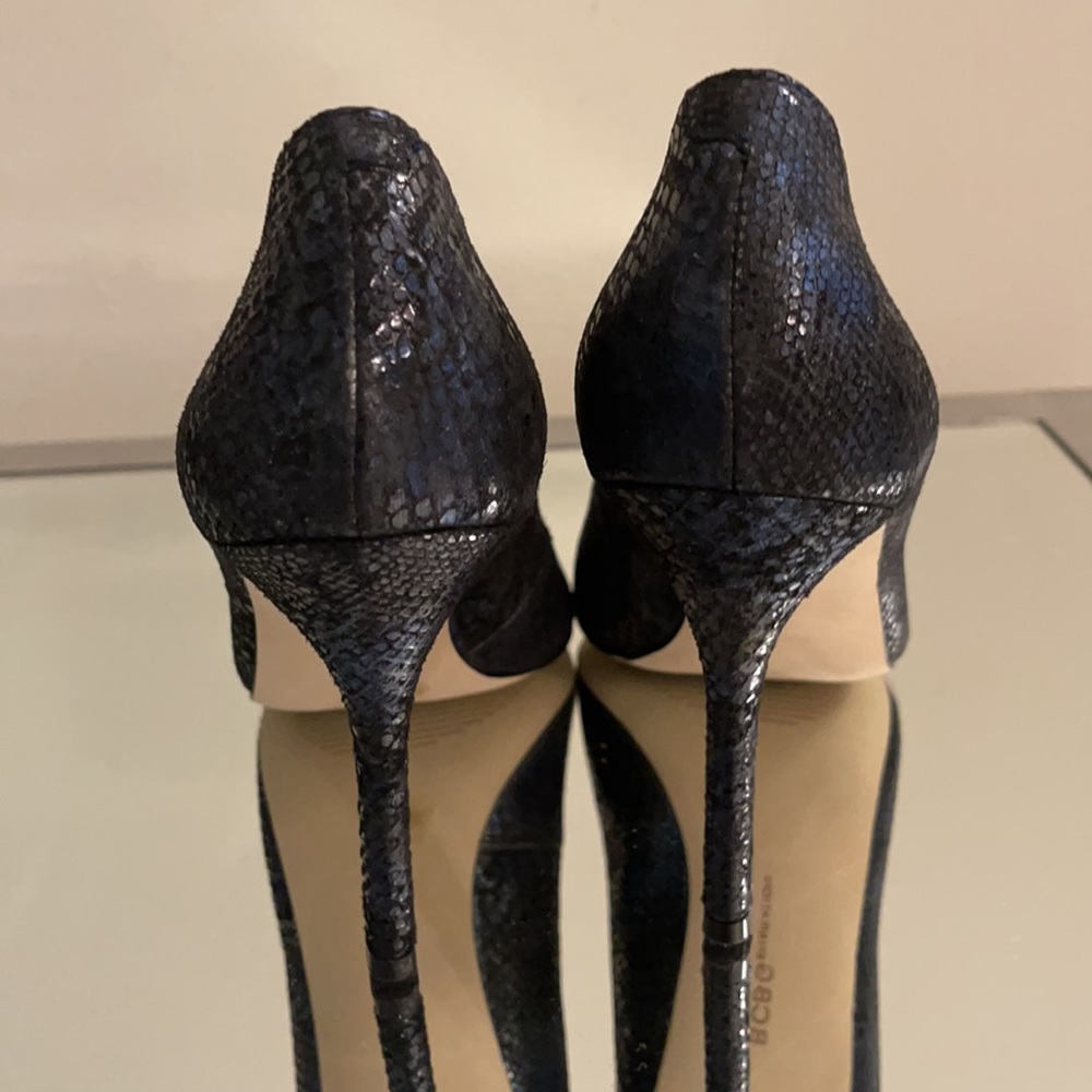 BCBGeneration Blue Heels - NEW - Picture 4 of 7
